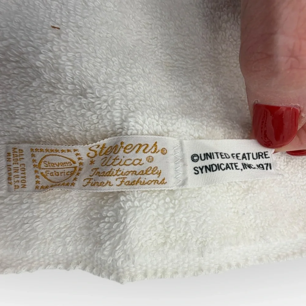 Peanuts Snoopy hand towel Dish Towel vintage Stevens Utica 23